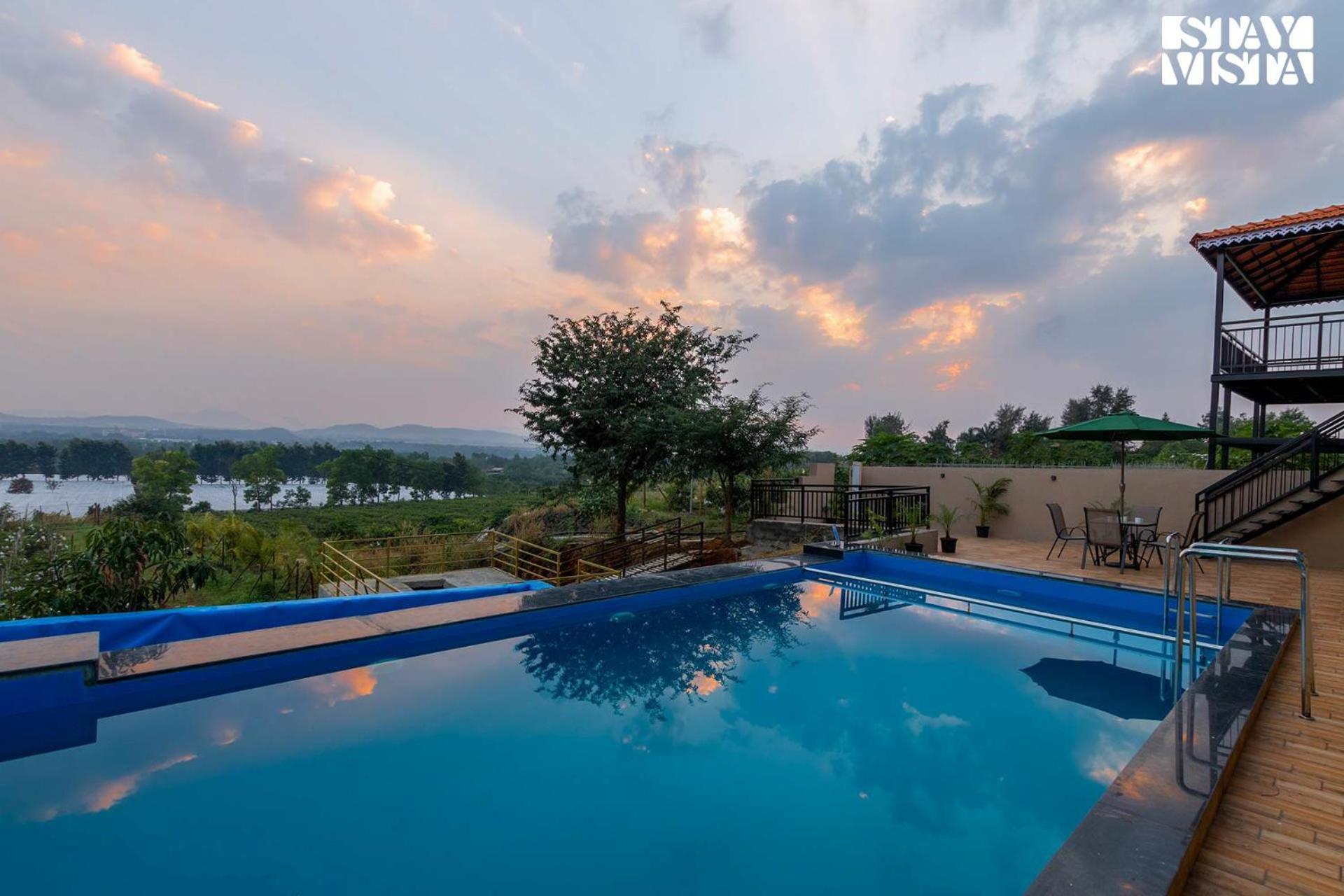 Stayvista'S Harvest Haven - Pool-View Villa With Deck & Machan Near Sula Nashik Eksteriør billede